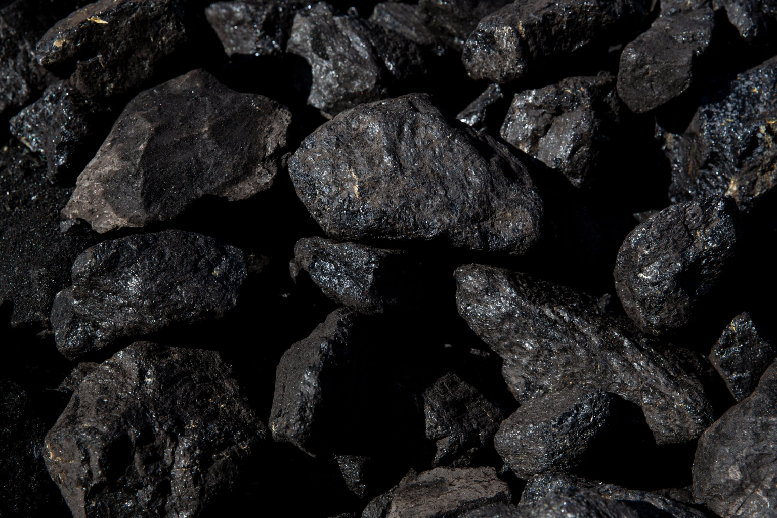 helper-coal-story-24-Lu-15-scaled-1.webp Coal - Image 1